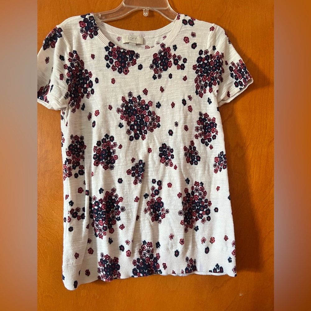 LOFT Blouse size: XS Color: White with flowers